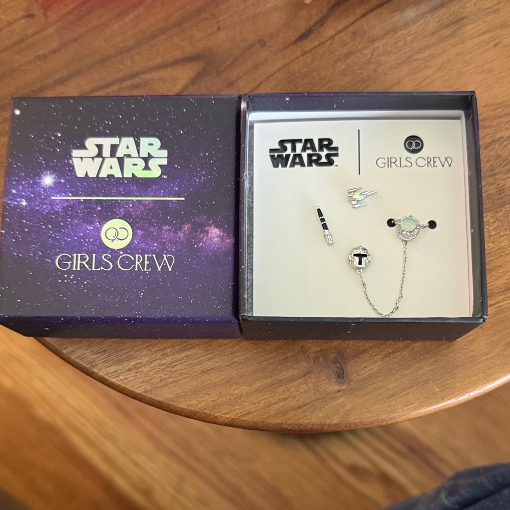 Star Wars Girl’s Crew Silver Earrings and Ear Cuff